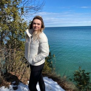 Meet your Posher, Olivia